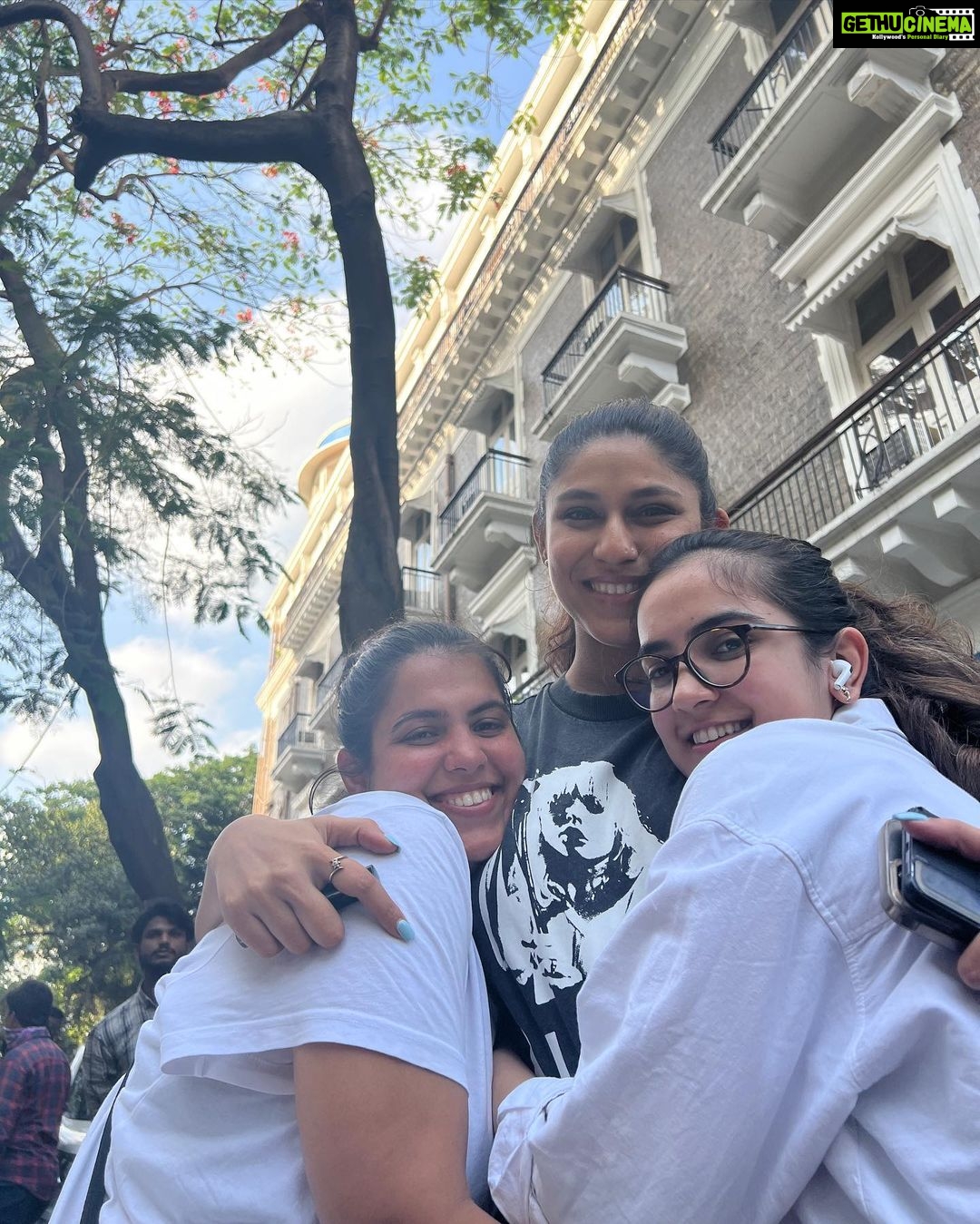 Mrunal Thakur Instagram - Wrapping up the Mumbai schedule with a heart full of gratitude and a camera full of memories! #Nani30 It's the first time I'm shooting a South film in moi city and we had hella fun through it all. ❤️🌻