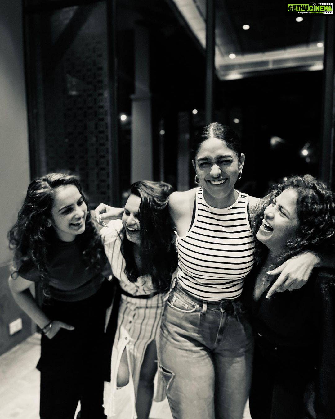 Mrunal Thakur Instagram - Wrapping up the Mumbai schedule with a heart full of gratitude and a camera full of memories! #Nani30 It's the first time I'm shooting a South film in moi city and we had hella fun through it all. ❤️🌻