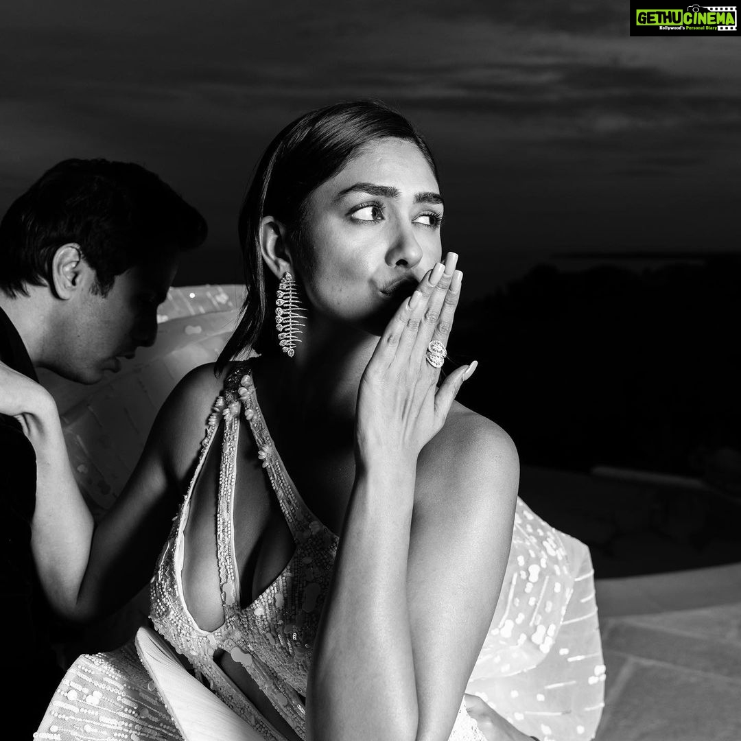 Mrunal Thakur Instagram - One step at a time ❤️ HMU - @shraddhamishra8 Styling - @rahulvijay1988 Photo - @eastmancolourr Video - @amitsingh.dop @shakeelbinafzal Custom gown - @falgunishanepeacockindia @falgunipeacock @shanepeacock Shoes - @louboutinworld Earrings - @vandalsworld_unofficial @elevate_promotions Ring - @mahesh_notandass @elevate_promotions #Cannes2023 #Collab #GreyGoose #ViveLeVoyage @greygoose @fetch_india