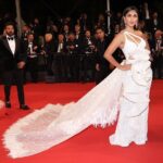 Mrunal Thakur Instagram - A night to remember ✨ HMU - @shraddhamishra8 Styling - @rahulvijay1988 Photo - @eastmancolourr Video - @amitsingh.dop @shakeelbinafzal Custom gown - @falgunishanepeacockindia @falgunipeacock @shanepeacock Shoes - @louboutinworld Earrings - @vandalsworld_unofficial @elevate_promotions Ring - @mahesh_notandass @elevate_promotions #Cannes2023 #Collab #GreyGoose #ViveLeVoyage @greygoose @fetch_india