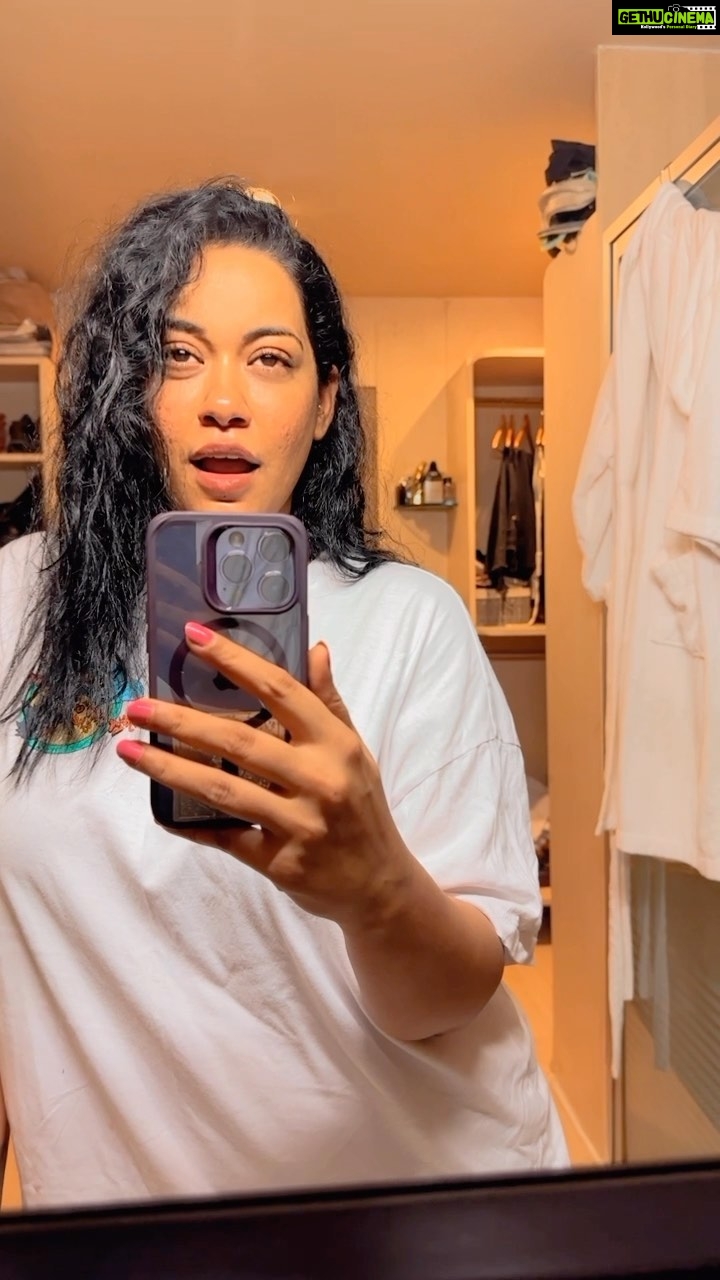 Mumaith Khan Instagram - Art is unquestionably one of the purest and highest elements in human happiness. It trains the mind through the eye, and the eye through the mind. As the sun colors flowers, so does art color life.-John Lubbock😇 #enlightenment #spirituality #meditation #love #awakening #spiritualawakening #spiritual #consciousness #wisdom #mindfulness #peace #healing #selflove #yoga #lawofattraction #inspiration #energy #lightworker #soul #life #higherconsciousness #motivation #quotes #happiness #universe #god #faith #believe #awareness #nature 🥰💖🌸