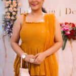 Mumaith Khan Instagram - Well I tried this “Trend” too 🙈🙈. It looks Awesome 🤩. #trending #trendingnow #trendingfashion #trendingmemes #trendingvideos #trendingtopic #trendingsong #trendingdances #trendingnews #trendings #trendingvideo #trendingmusic #trendingmeme #trendingindia #trendingpku #trendingstyles #trendingstyle #trendingpost #trendingshoes #trendingjewellery #trendingtopics 😘🥰💖🌸
