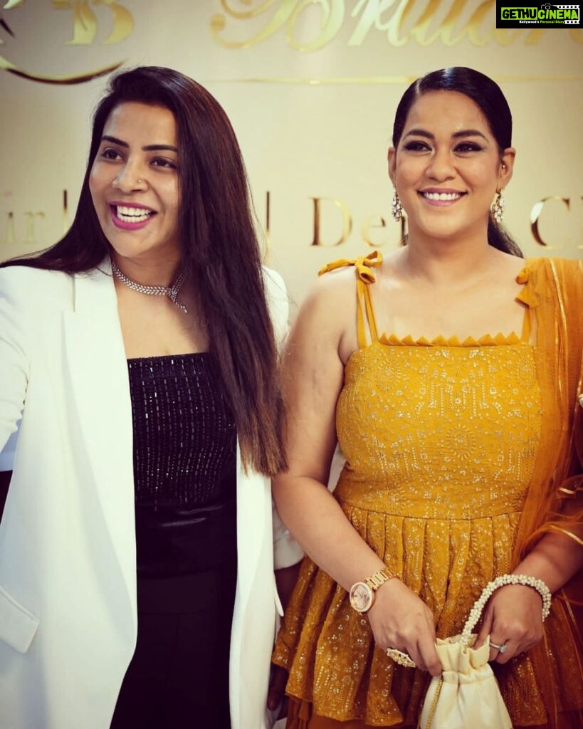 Mumaith Khan Instagram - Happy Girls Are The Prettiest Forever!! Congratulations @amrinbanu25 for The Beginnings in Ur Life 🌸. U know I’ll Always be “Very Proud of U”. Partyyyyyy!! 🥰🥰😎. #happygirls #goodvibes #memories #loveyourself #bestfriends #friendship #women #stayhome #summertime #sisters #summervibes #lovelife #girlpower #lifeisgood #happyday #weekendvibes #friendshipgoals #happylife #happygirl