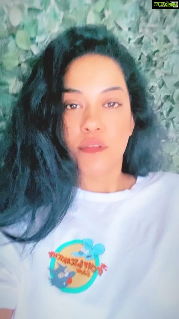 Mumaith Khan Instagram - Your time is way too valuable to be wasting on people that can’t accept who you are.-Turcois Ominek😇 #acceptance #awesome #believeinyourself #respectyourself #care #dreams #encouragement #faith #grace #glitter #smile #stronger #peace #positivity #innerpeace #workhard #appreciation #selfesteem #selfrespect #motivation #wiser #wisdom #happiness #love #life 💖🌸😘