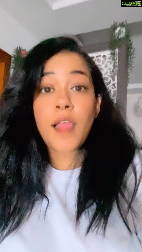 Mumaith Khan Instagram - Everyone should be able to do one card trick, tell two jokes, and recite three poems, in case they are ever trapped in an elevator.-Lemony Snicket😇 #acceptance #awesome #believeinyourself #respectyourself #care #dreams #encouragement #faith #grace #glitter #smile #stronger #peace #positivity #innerpeace #workhard #appreciation #selfesteem #selfrespect #motivation #wiser #wisdom #happiness #love #life 💖🌸😘