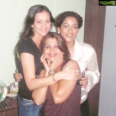 Mumaith Khan Instagram - It’s been so many year and we still there for each other when needed 💖🌸. Thank you @jaswirkaur and Ammu for ur friendship. I pray we go more long with this Friendship and Connection we have for each other. “Bless Us” 😇 #oldfriends #vintage #goodvibes #memories #goodtimes #bestfriends #friendship #bff #rock #thankful #oldschool #country #friendshipgoals #happiness #goodfriends #instafriends #love #life #foreverandalways 🌸💖🥰
