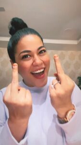 Mumaith Khan Instagram - There is too much negativity in the world. Do your best to make sure you aren’t contributing to it.-Germany Kent😇
#acceptance #awesome #believeinyourself #respectyourself #care #dreams #encouragement #faith #grace #glitter #smile #stronger #peace #positivity #innerpeace #workhard #appreciation #selfesteem #selfrespect #motivation #wiser #wisdom #happiness #love #life 💖🌸😘