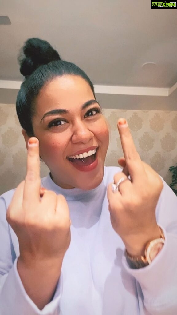 Mumaith Khan Instagram - There is too much negativity in the world. Do your best to make sure you aren’t contributing to it.-Germany Kent😇 #acceptance #awesome #believeinyourself #respectyourself #care #dreams #encouragement #faith #grace #glitter #smile #stronger #peace #positivity #innerpeace #workhard #appreciation #selfesteem #selfrespect #motivation #wiser #wisdom #happiness #love #life 💖🌸😘