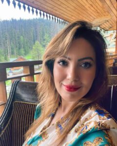 Munmun Dutta Instagram - Few moments of my life ❤️ 
.
1,2 & 9th - Little angels of my friends Debina and Gurmeet 👼 

.
.
.
#munmundutta #momentsoflife #momentsofmine #picturesoftheday #travelmemories