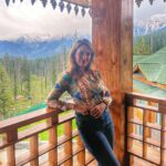 Munmun Dutta Instagram – Jannat and Sukoon ❤️ 😍 
.
.
.
#kashmir #munmundutta #traveldiaries #india #motherdaughtertime #travel #memoriesforlife #paradise Kashmir