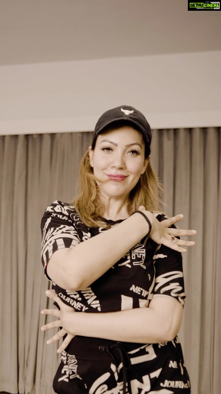 Munmun Dutta Instagram - After 435672 exhausting takes π , I tried to achieve 1/8 th of what Lisa did in my current FAVOURITE track Shoong (π) by Taeyang . I am absolutely in LOVE with this track and with what Taeyang @__youngbae__ has achieved in itβ¦. The tune, the choreography, looks.. yes he looks superrrr good in it πβ€οΈβ¦ β¦. Absolutely everything.. Icing on the cake is Lisaβs appearance π @lalalalisa_m . Am I a Blink ? No βΊοΈ Am I an Army ? No βΊοΈ π . BUT I LOVE THEM SO MUCH πβ€οΈπ₯° . . . #reel #shoong #munmundutta #shoongchallenge #shoongxtaeyangxlisa #kpop #blackpink #bts #koreanpop #taeyang #lalisa