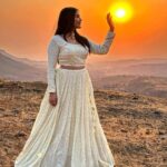 Muskan Bamne Instagram – A promise of a new tomorrow #sunset 🫶

#chachukachuha