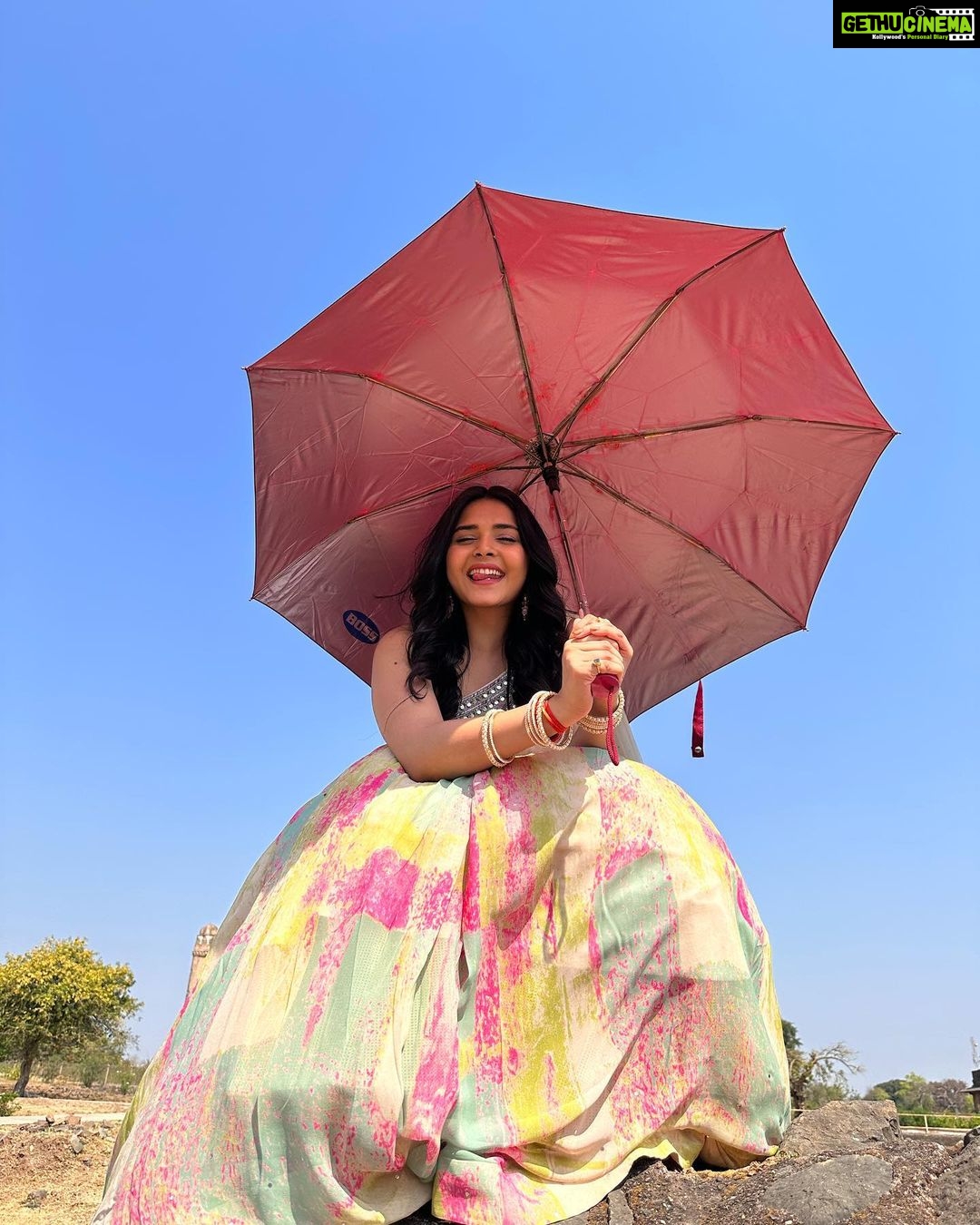 Muskan Bamne Instagram - धूप का सफर था और पैरों में थकान, मैं कैसे रूकती क्योंकि बाकी थी मेरी उड़ान. #chachukachuha