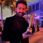 N. T. Rama Rao Jr. Instagram - And we did it… #Oscars95 #NaatuNaatu #RRRMovie Congratulations @mmkeeravaani Sir ji, Jakkanna @ssrajamouli , @boselyricist garu, the entire team and the nation 🇮🇳.