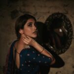 Nabha Natesh Instagram - kabhi kabhi mere dil mein , khayal aatha hai….. : : : : Conceptualisation: I & @sandhya__sabbavarapu Styling & art direction : @sandhya__sabbavarapu @team_sandhya Makeup: @makeupbykamaljeet Hair @naidukavala Photography: @adrin_sequeira Photography Assistant : @srinu_visuals Styling assistants: @rashmi_angara @thumu_bhavana @sirichandhana_medi Saree: @omanas_clothing Location: @themayabazar Cordination: @karthik_peruru @monikcherukuri @dilipkotyada