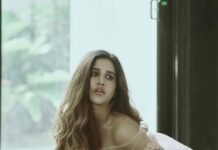 Nabha Natesh Instagram - Always making music in my head , dancing to my own tunes, living in my own kingdom!!! Y’all are welcome to visit 👸🏼 : : Photography : @shreyansdungarwal Stylist - @sandhya__sabbavarapu Styling team - @team_sandhya @rashmi_angara @thumu_bhavana