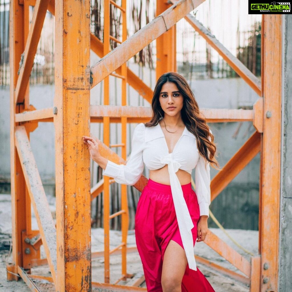 Nabha Natesh Instagram - Just stepped out to find my valentine🤍💕 : : : : photographer & creative director @bharat_rawail Styling : @rashmitathapa