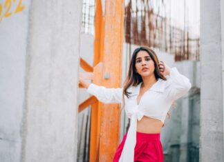 Nabha Natesh Instagram - Just stepped out to find my valentine🤍💕 : : : : photographer & creative director @bharat_rawail Styling : @rashmitathapa