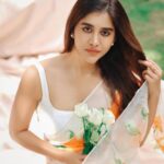 Nabha Natesh Instagram – A ROSE BY ANY OTHER NAME WOULD SMELL AS SWEET! 
– William Shakespeare 
 🤍
:
:
:

Outfit – @picchika
Stylist –  @sandhya__sabbavarapu
Styling team – @team_sandhya
@sirichandana_medi
Photograper – @pranav.foto
Makeup – @nehabagga21