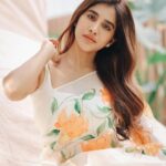 Nabha Natesh Instagram – A ROSE BY ANY OTHER NAME WOULD SMELL AS SWEET! 
– William Shakespeare 
 🤍
:
:
:

Outfit – @picchika
Stylist –  @sandhya__sabbavarapu
Styling team – @team_sandhya
@sirichandana_medi
Photograper – @pranav.foto
Makeup – @nehabagga21