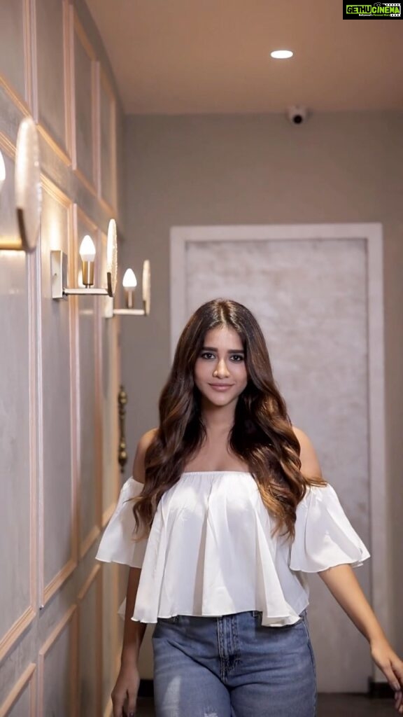 Nabha Natesh Instagram - Got my hair color refreshed from @bubbles_india recently. My hairdresser recommended me to go for French Glossing which adds extra shine to my existing hair color. Love how I get to enjoy this color for a while longer and flaunt my hair in all the pictures I take! #Collab @lorealpro @lorealpro_education_india #MyFrenchBalayage #frenchbalayageindia