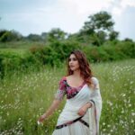 Nabha Natesh Instagram - alexa play ‘Tujhe Dekha To Ye Jana Sanam ‘ : : : Conceptualisation: I & sandhya_ _sabbavarapu Styling & art direction: @sandhya__sabbavarapu @team_sandhya Makeup: @makeupbykamaljeet Hair @naidukavala Photography: @adrin_sequeira Photography Assistant: @srinu_visuals Styling assistants: @rashmi_angara @thumu_bhavana @sirichandhana_medi Half -Saree: @omanas_clothing