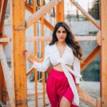 Nabha Natesh Instagram – Just stepped out to find my valentine🤍💕
:
:
:
:

photographer & creative director @bharat_rawail 

Styling : @rashmitathapa