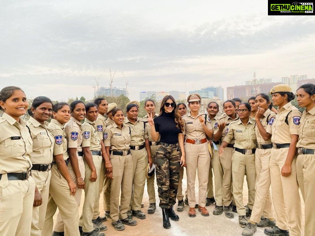 Nabha Natesh Instagram - Spent an evening with these incredible women, who have gone through immense difficulties and struggles to be and become what they thought of becoming . To know what inspires them to persue their goals, what makes them to wake-up everyday and do their job, how proud they are of the uniform they wear , their stories were just so inspiring. Fighting for what you are! Isn’t that Independent India all about . Wishing everyone a happy 74th Republic Day 🇮🇳 Ps : they think I will make a fine cop! also the rifle is a dummy 🥶 Cyberabad Police Commissionerate