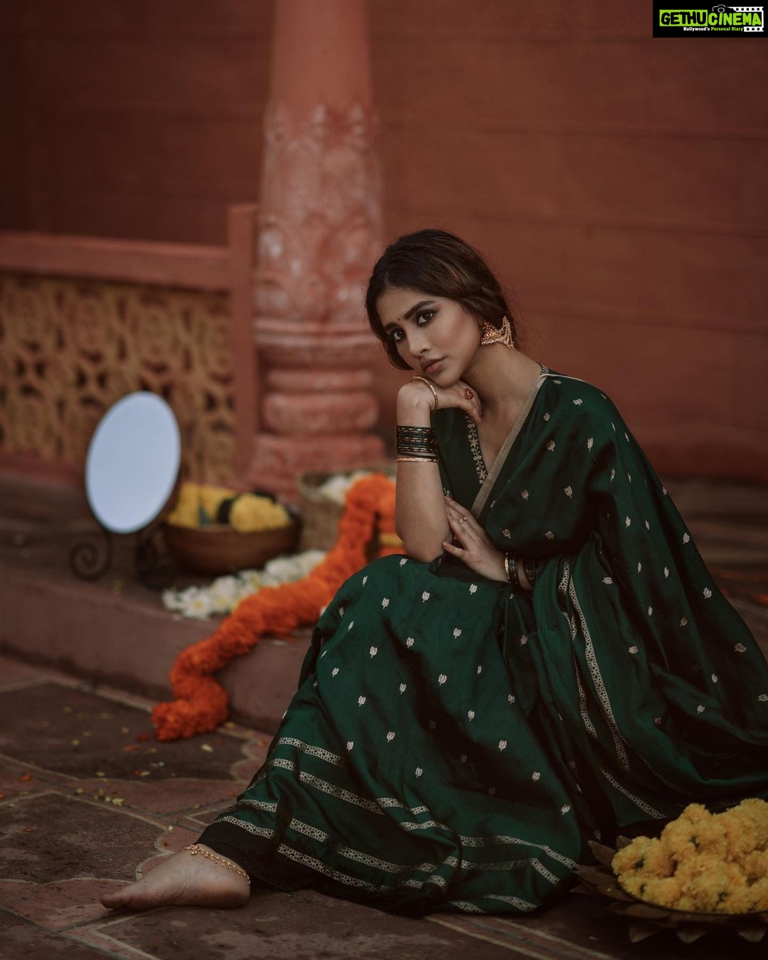 Nabha Natesh Instagram - ππππ : : : : : Conceptualisation: I & @sandhya__sabbavarapu Styling & art direction : @sandhya__sabbavarapu @team_sandhya Makeup: @makeupbykamaljeet Hair @naidukavala Photography: @adrin_sequeira Photography Assistant : @srinu_visuals Styling assistants: @rashmi_angara @thumu_bhavana @sirichandhana_medi Saree: @omanas_clothing Location: @themayabazar Cordination: @karthik_peruru @monikcherukuri @dilipkotyada