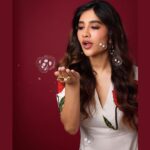 Nabha Natesh Instagram - ☎️ me the bubble buster ! Ok bye ! : : : : Outfit - @shahinmannan X @elevate_promotions Jwellery - @houseofqc Stylist - @sandhya__sabbavarapu Styling team - @team_sandhya @sirichandana_medi Photograper- @pranav.foto