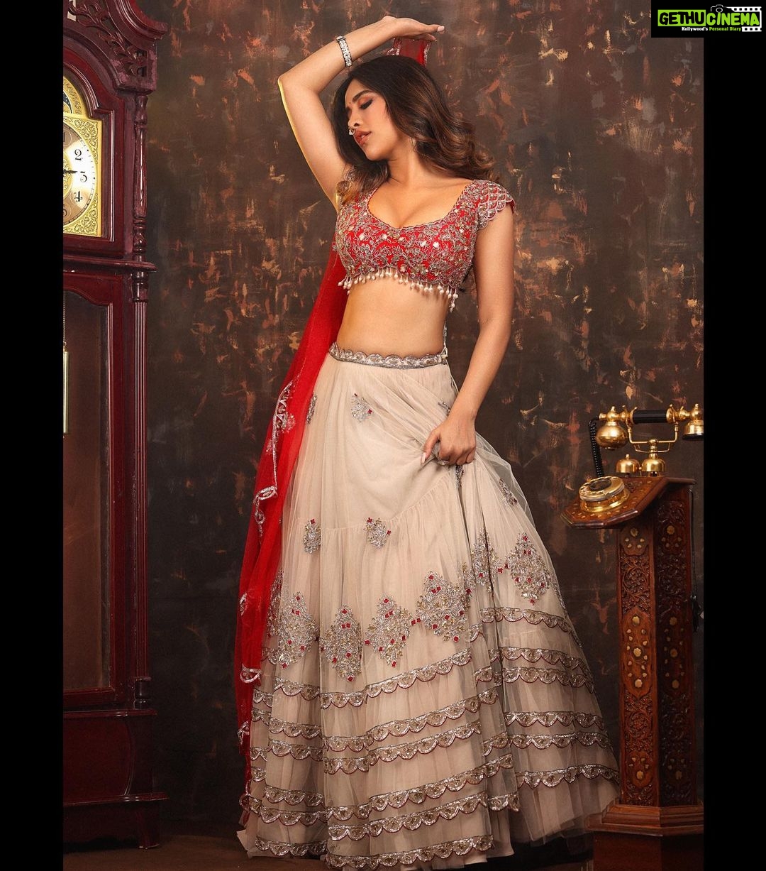 Nabha Natesh Instagram - Above and Beyond Rose ! : : : Outfit - @ashwinireddyofficial Jewellery - @houseofqc Stylist - @sandhya__sabbavarapu Styling team - @team_sandhya @sirichandana_medi Photograper - @pranav.foto Makeup - @makeupartist_arti Hair- @kavaladurgaprasad Managed by : @karthik_peruru @aleen_aladnak