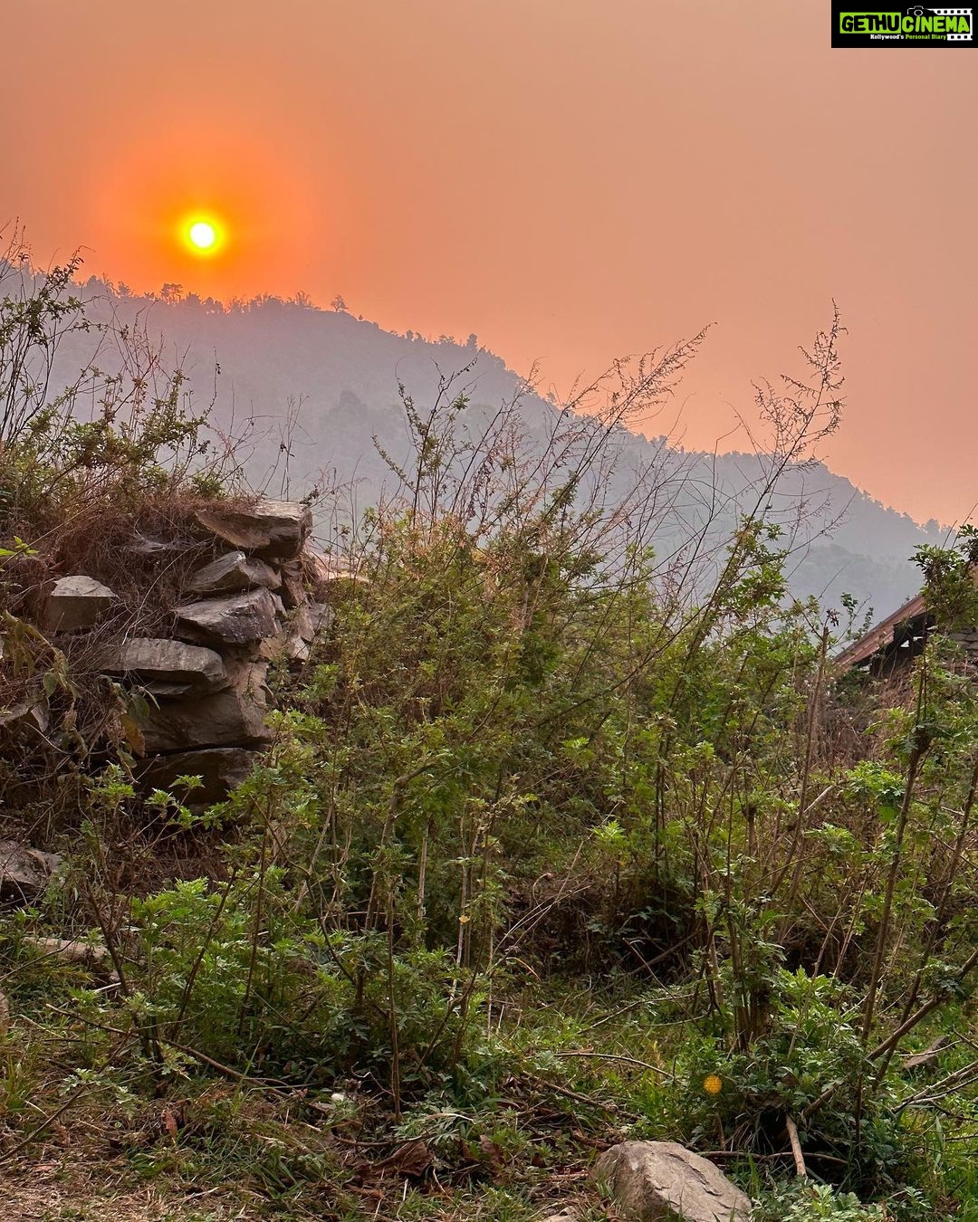Nabha Natesh Instagram - Only and the only reason to hike up the hill in the morning is to watch The Mighty Sun arrive . To realise he doesn’t rise or set for us . We just move towards and away from him every-day pinned our feet to the ground. Thanks to The Lady Gravity, if not we are just a couple of celestials. Ok bye. : : Pc : @nahushchakravarthi, also coz of which we got detached from the group and wandered 🫣 Pokhara, Nepal