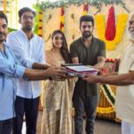 Naga Shaurya Instagram - Starting a new journey! ✨ @slv_cinemas #ProdNo6 Thank you dear Raghavendar rao garu and odela srikanth for gracing the ceremony! 😊 @pawan_basamsetti @realyukti @vamsipatchipulusu