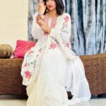 Naina Sarwar Instagram - #eidmubarak 🤗🤗🤗🤗🤗🤗 may Almighty blessings flood ur life with joy and open d doors to success now n forever🤲🏻amen #NAINASARWAR