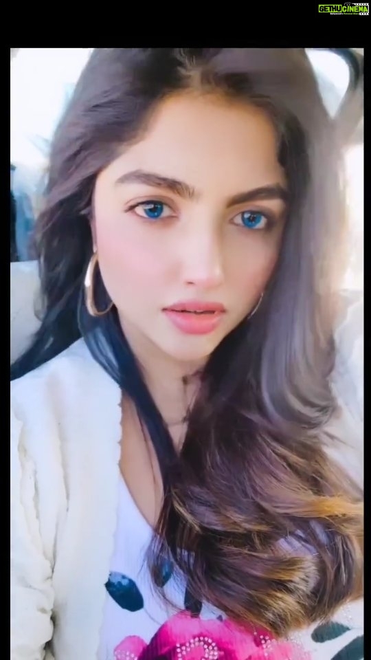 Naina Sarwar Instagram - 90's songs actually hits u different.... BTW i m a 90's kid 🥰💯