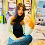 Naina Sarwar Instagram - Hello new hair🤗 Thank u @bodycraftspasalon for this cool hair do, i absolutely loved it🫰🏻 Bodycraft Spa & Salon