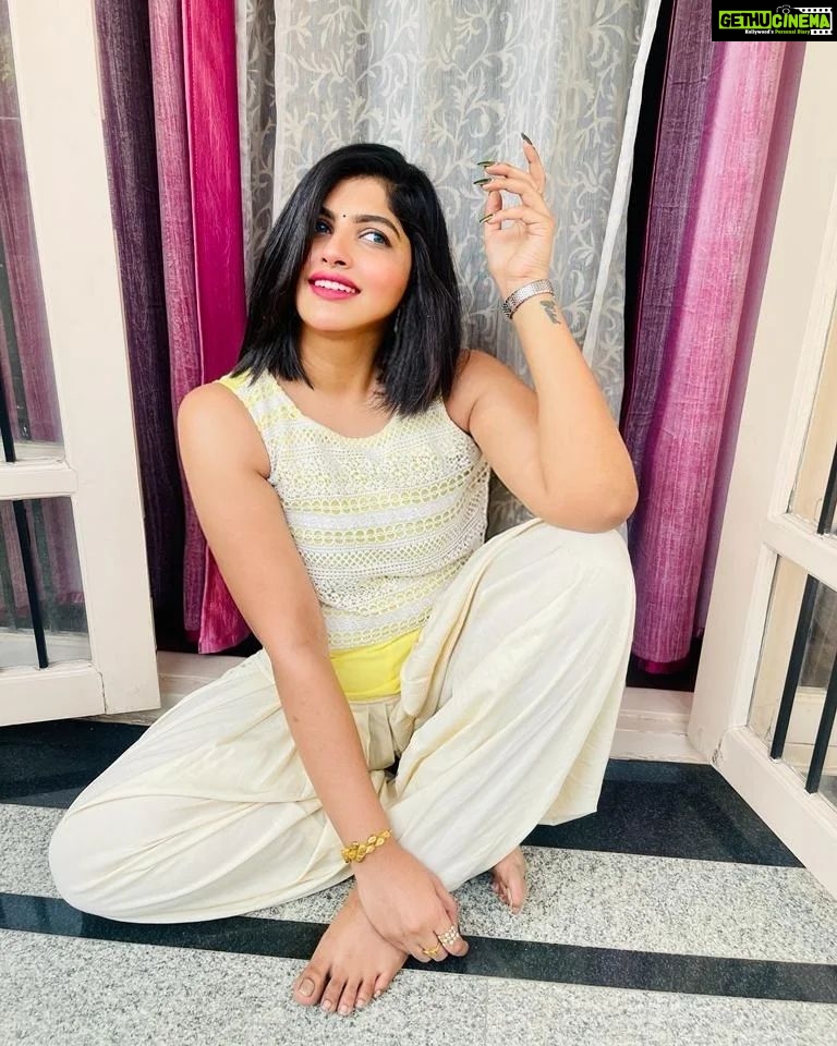 Naina Sarwar Instagram - In my own happy space🐥🥰 #ugadi🌿 #habbadashubhashayagalu Photocredits - Eza Sanaya🫶🏼