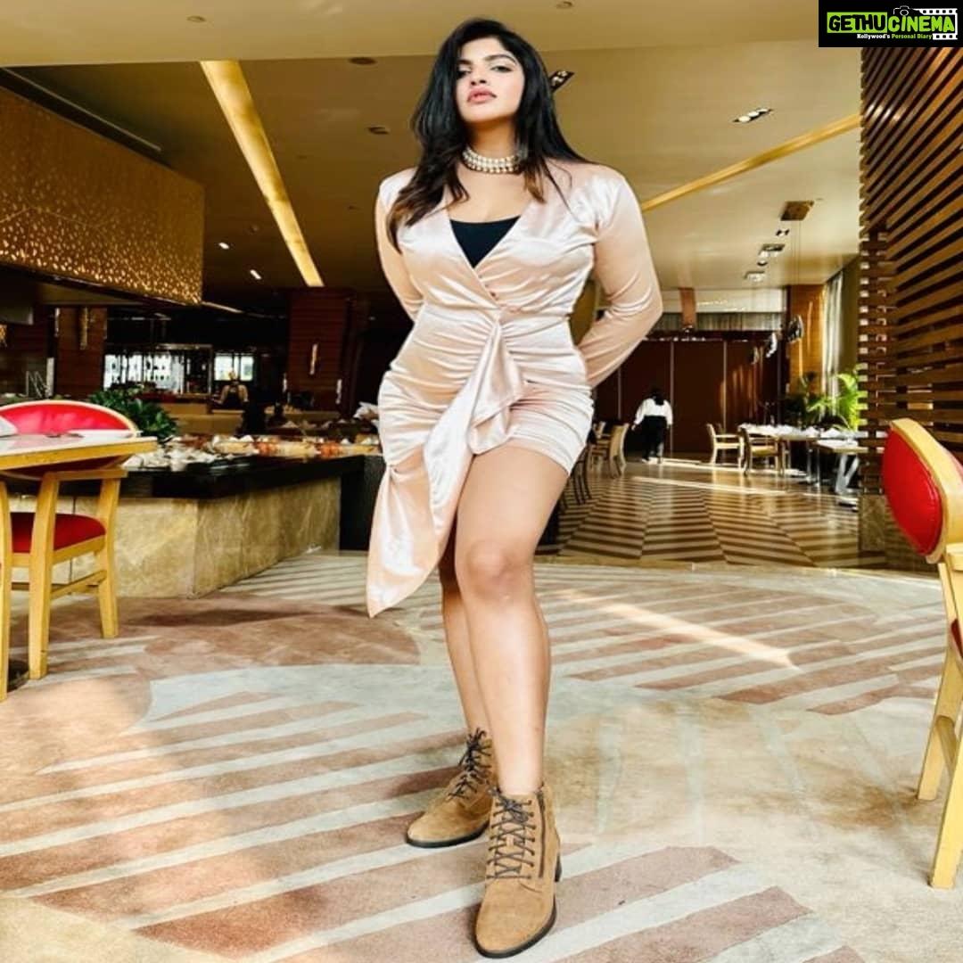 Naina Sarwar Instagram - If ur happy and u know it, flaunt ur legsπππ»ππ»ππ» Sheraton Grand Bangalore Hotel at Brigade Gateway