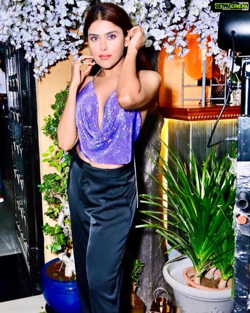 Naira Shah Instagram - Little more glitter please!😌 #bling#purplebemyfav#keepsparkling