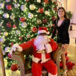 Naira Shah Instagram – What are the odds of meeting an Indian Santa on the land of Dubai? I’d say extremely good!

Hope y’all had the Merriest Christmas ever
#happyholidays#2k22#nairashah Al Habtoor Polo Resort