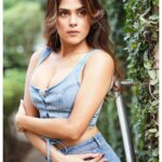 Naira Shah Instagram - Food Water Denim Let’s get back to the ESSENTIALs! 😌 Pic courtesy @munnasphotography Mua @makeupbyaanchalasrani Styled by @nazneen.parmar_official #DenimOnDenim #ModelStyle #FashionForward #OOTD #Fashion #ModelLife #Actor #OOTD #Trending