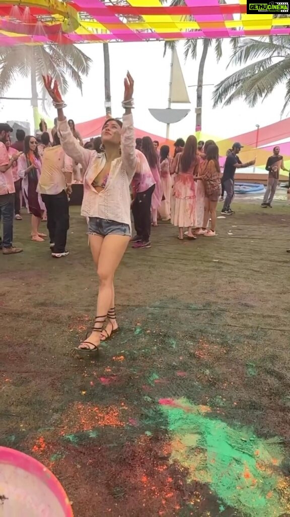 Naira Shah Instagram - #Throwback to one of the craziest Holi party I have had in a long time! Mumbai, Maharashtra