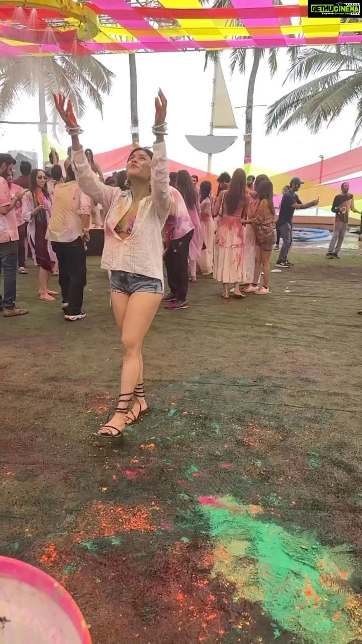 Naira Shah Instagram - #Throwback to one of the craziest Holi party I have had in a long time! Mumbai, Maharashtra