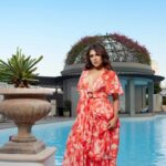 Naira Shah Instagram - A Tropical Soul🍉🍑🍓🍊🍋#NairaShah #PoolSide #OOTD #Versace #Shoot #Dubai #DubaiLife #ModelLife #Fashion #VersaceShoot #Model #Actor Palazzo Versace Dubai
