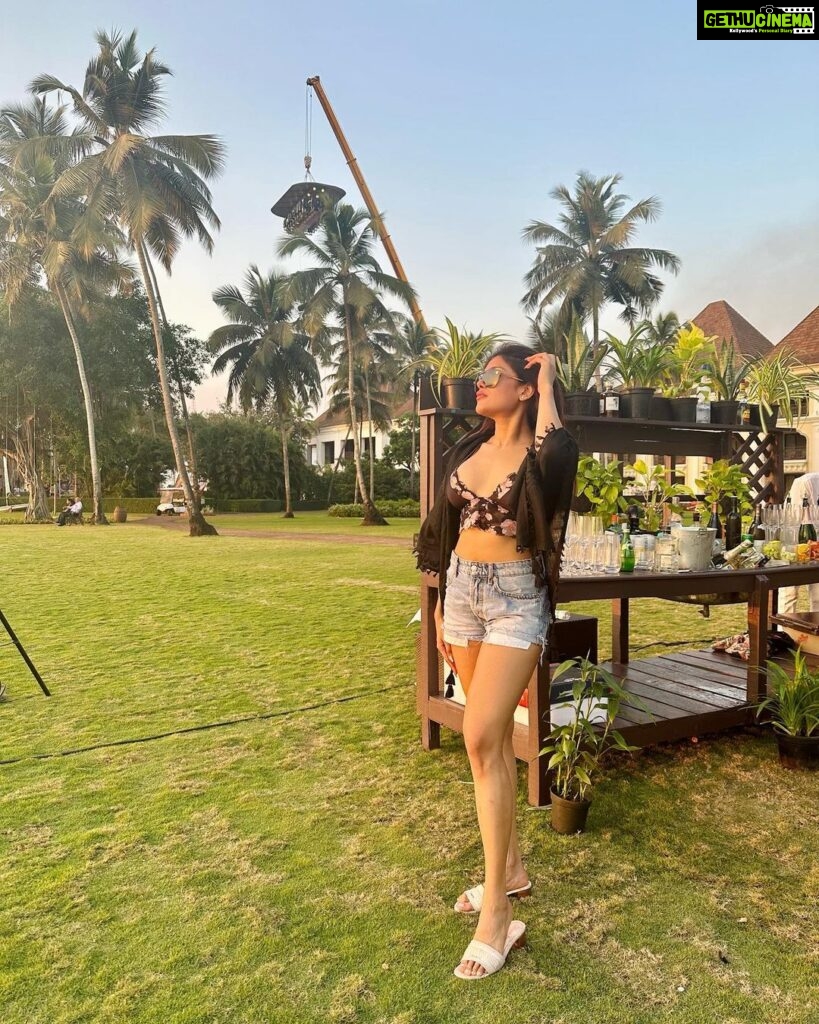 Naira Shah Instagram - Told ya ⛅️🌊❣️ #NairaShah #Actor #Actress #Model #BeachLife #Sunset #ChasingSunsets #BeachLife #Travel #Summer #Nature #PhotoOfTheDay #BeachLife