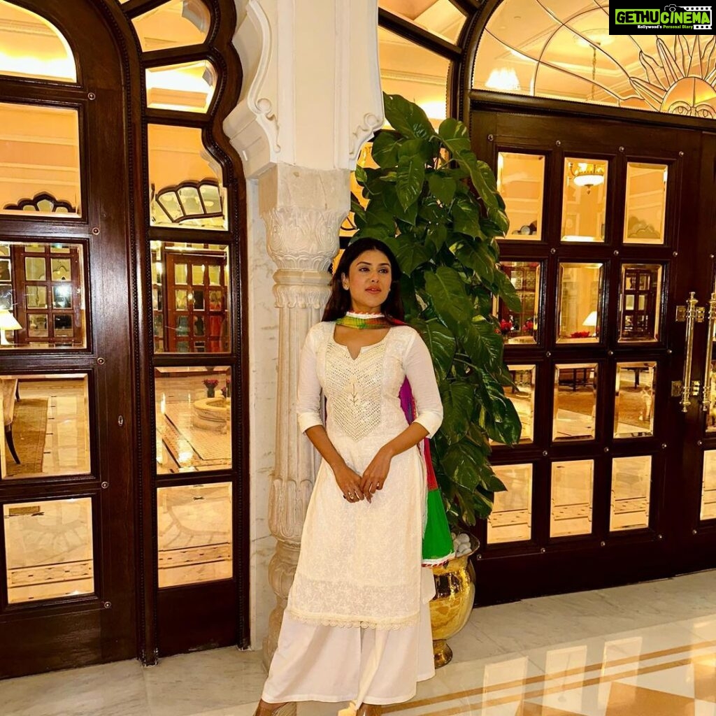 Naira Shah Instagram - Jaipur royals!!! #2 🌸😌☺️☺️ Rambagh Palace Jaipur