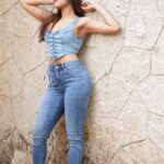 Naira Shah Instagram - Food Water Denim Let’s get back to the ESSENTIALs! 😌 Pic courtesy @munnasphotography Mua @makeupbyaanchalasrani Styled by @nazneen.parmar_official #DenimOnDenim #ModelStyle #FashionForward #OOTD #Fashion #ModelLife #Actor #OOTD #Trending