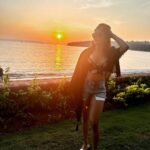 Naira Shah Instagram - Told ya ⛅️🌊❣️ #NairaShah #Actor #Actress #Model #BeachLife #Sunset #ChasingSunsets #BeachLife #Travel #Summer #Nature #PhotoOfTheDay #BeachLife