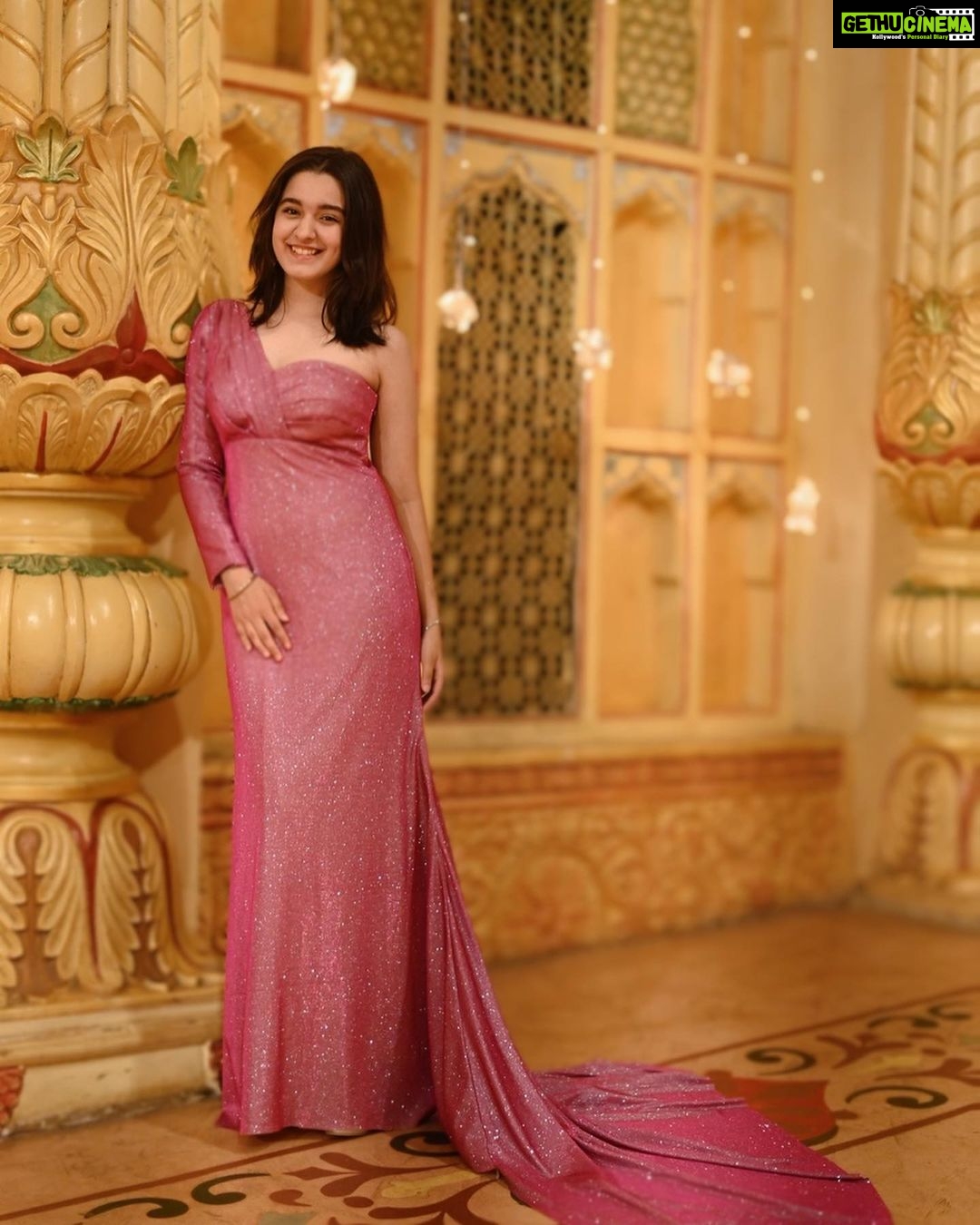 Naisha Khanna - 27K Likes - Me? Jealous of you? Bless your delusional heart π±π
π·: @ankitsahu8589 @unreel_ank
π: @the_adhya_designer
#ootd #naishains