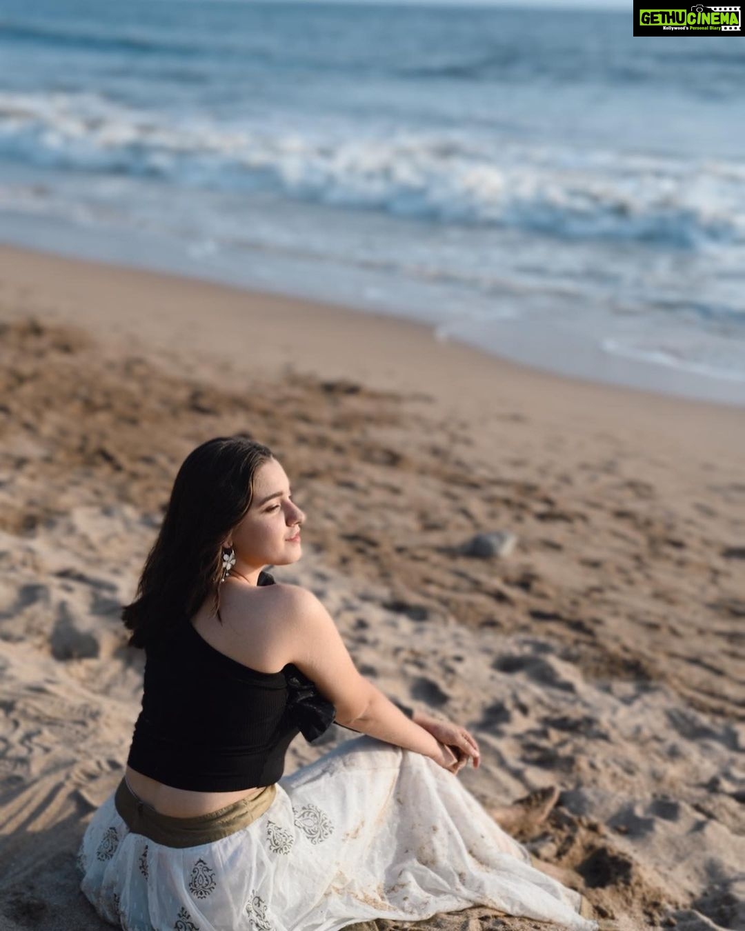 Naisha Khanna - 27.2K Likes - sea, sun and smiles π©΅
πΈ: @ankitsahu8589 @unreel_ank